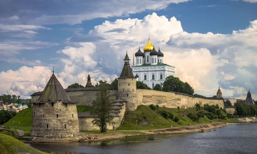 Псковское ожерелье: от крепостей до островов